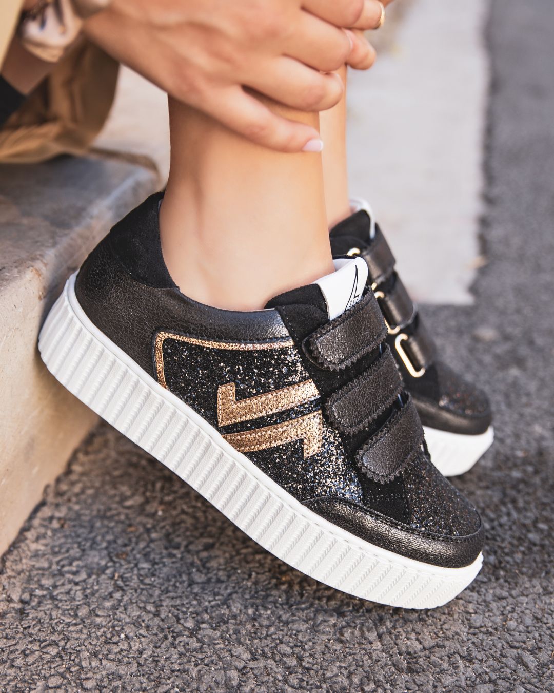 Basket femme noire a scratch CL79 BLACK Casualmode.be