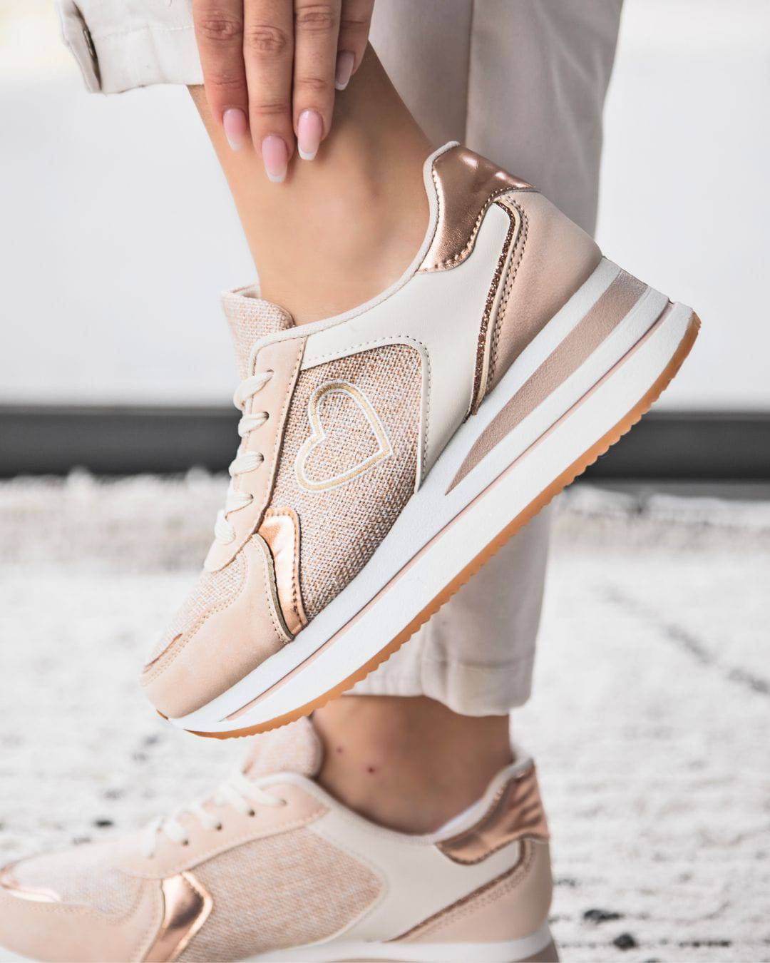 Basket femme nude lacets Junon Casualmode.be